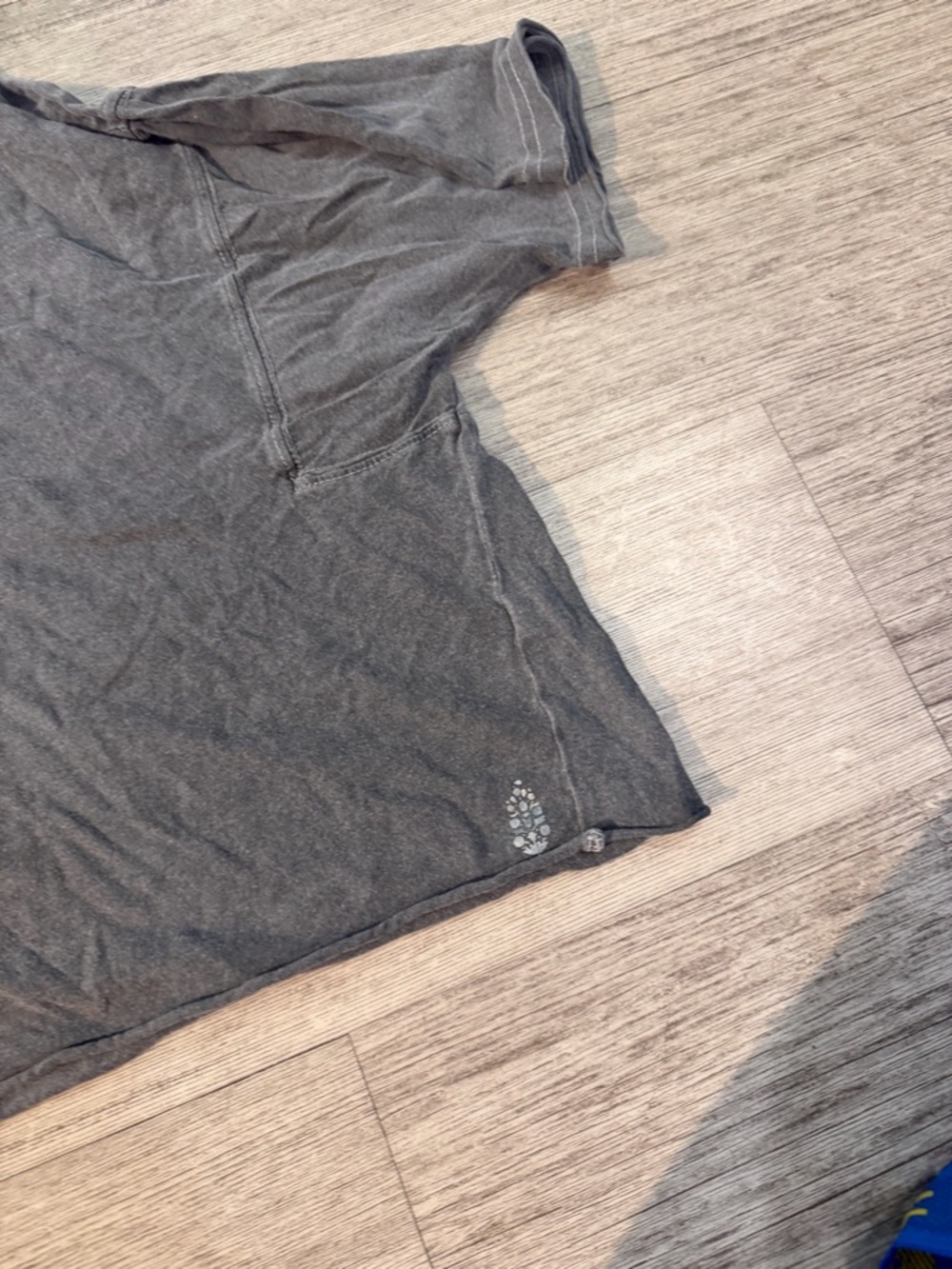 Free People movement gray short-sleeve cropped tee - Picture 3 of 4